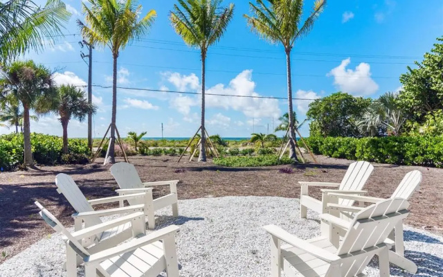 Captiva Charm