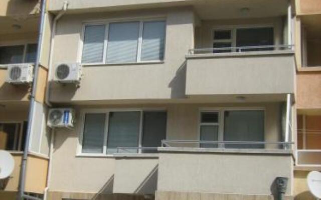 Отель Guest House Slavi Свети Влас вид на фасад