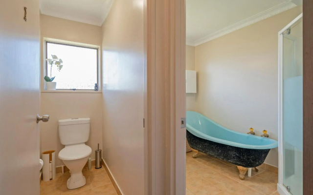 Bach on Boulevard - Pauanui Holiday Home