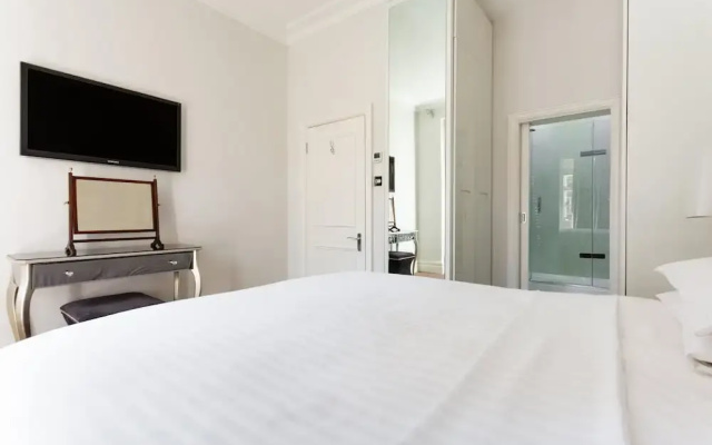 Gledhow Gardens Viii by Onefinestay