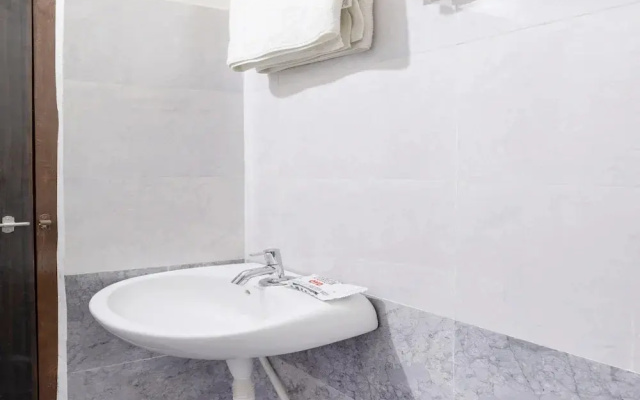 Hotel Cherry Wood by OYO Rooms