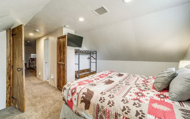Hot Tub, Game Room: Dog-friendly Pine Cabin!