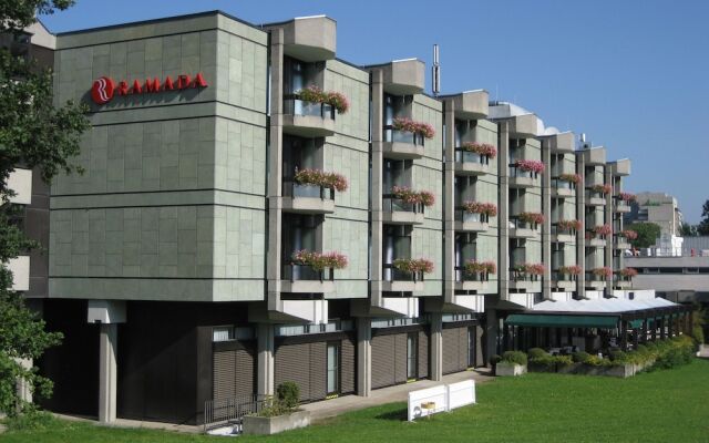 Отель Ramada Nuernberg Parkhotel вид на фасад