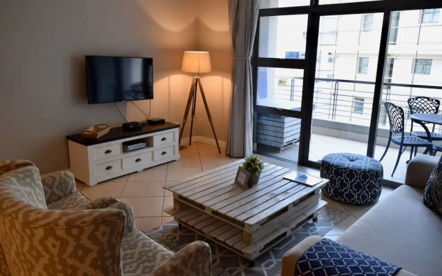 Beach House-style Apartment In City Centre