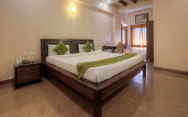 Treebo Shivam Inn Near Singapore Mall