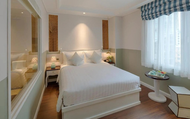 Au Lac Charner Hotel