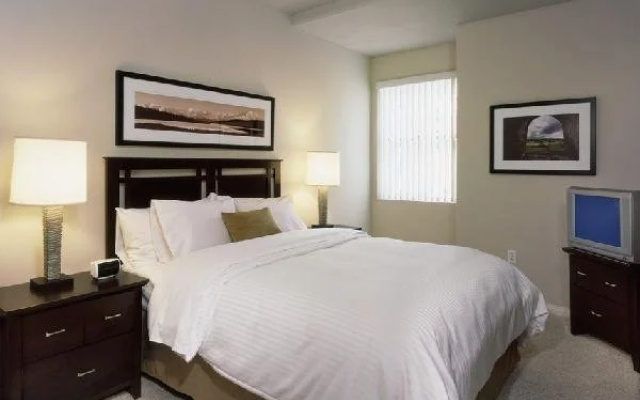Oakwood At 1600 Glenarm Place