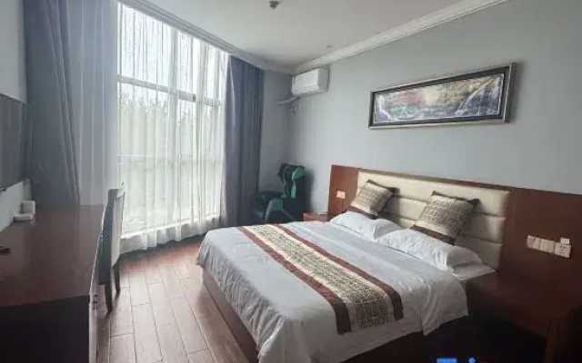 Wuwei Yifeng Hotel