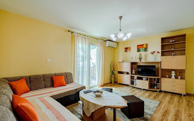 Awesome Apartment in Orebic With 2 Bedrooms and Wifi