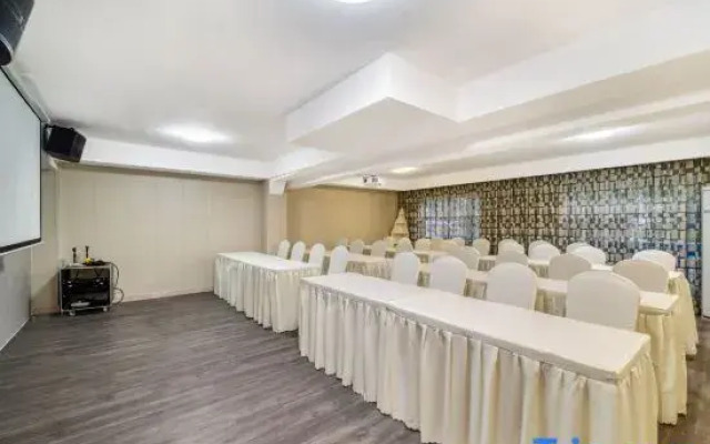 Zhongxin Apartment (Fenghua E-commerce Park)