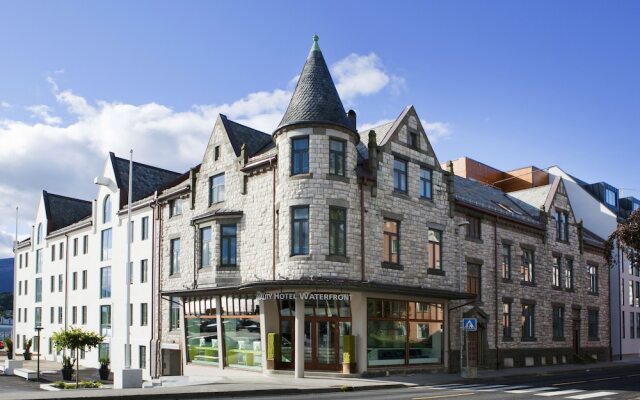 Отель Quality Hotel Waterfront Alesund Норвегия, Олесунн - отзывы, цены и фото номеров - забронировать отель Quality Hotel Waterfront Alesund онлайн вид на фасад