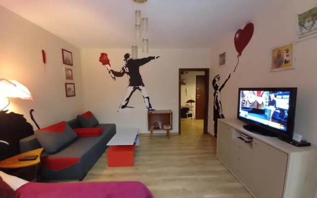 Jugoslowianska "Banksy" Apartment