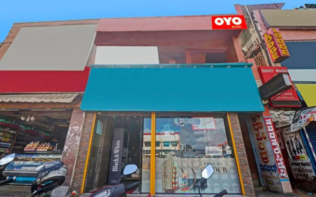 Oyo 90178 Navarathna Residency