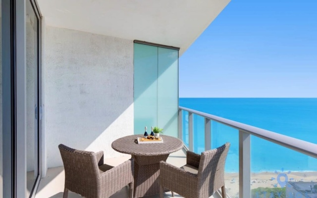 Oceanfront Luxury Condo 1BR Balcony, Hollywood