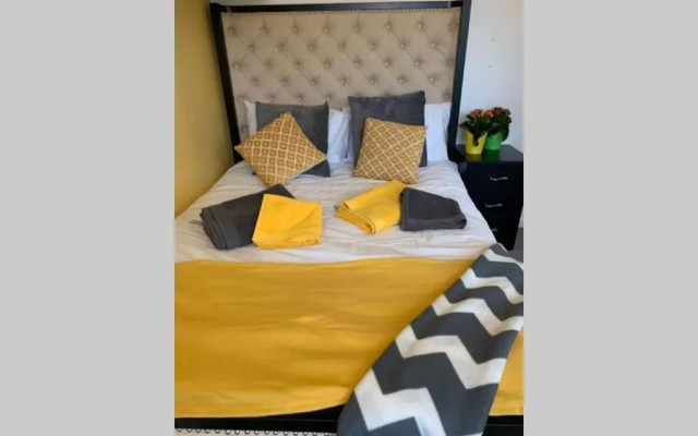 4 Bedroom House Coventry Hosted By SnoozeNow