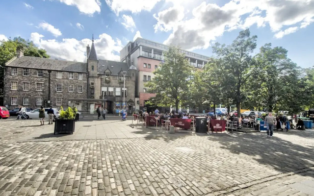 JOIVY Great Location! - Charming Apt by Edinburgh Castle