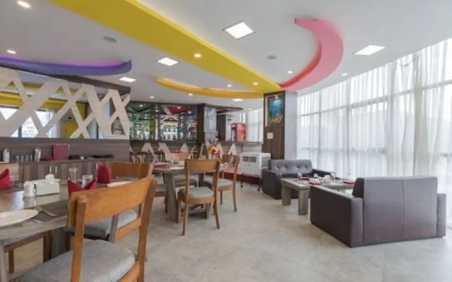 OYO 735 Dream Dine Inn