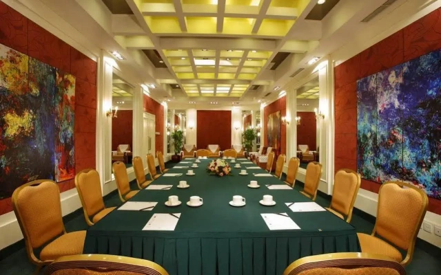 Shijiazhuang International Building Hotel