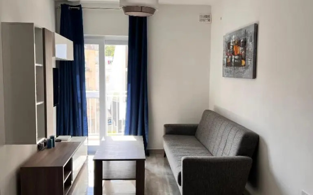 F3-3 Room 2 single beds shared bathroom