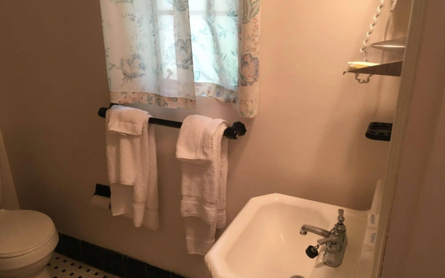 Parkway Inn