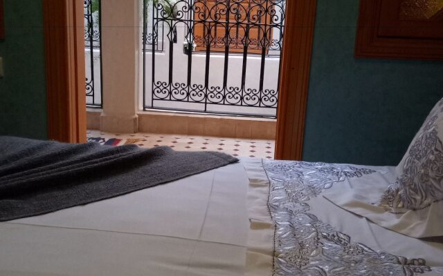 Отель Riad Majdoulina Марокко, Марракеш - отзывы, цены и фото номеров - забронировать отель Riad Majdoulina онлайн вид на фасад