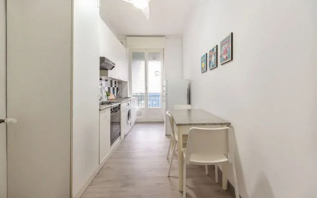 Bright 1 Bedroom near MM1