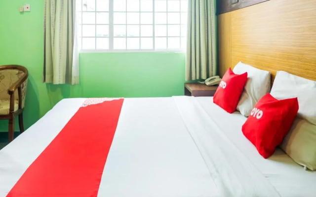 OYO 89408 Royal Hotel