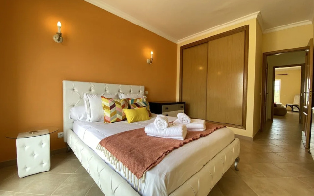 Pêra Amazing Villa With Pool by Homing