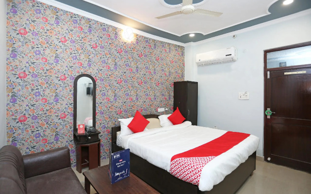OYO 22043 Jk Mahal