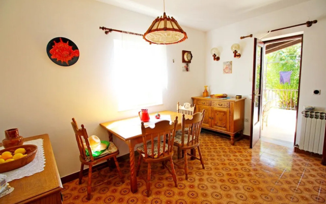 House Uzejra