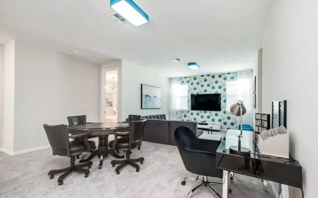 9 BD 6.5 BH House Villa