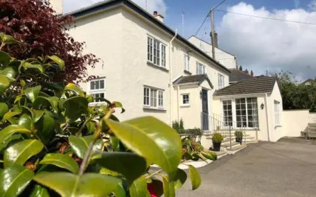 Lynwood House Bed and Breakfast