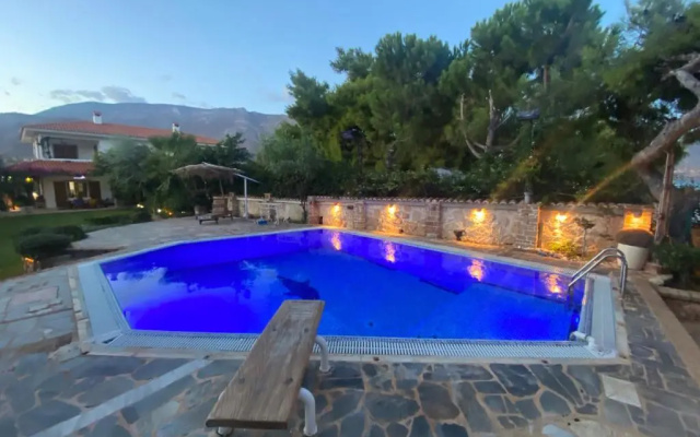 Kineta luxury House