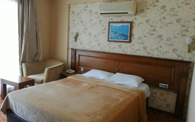 Candan Beach Hotel