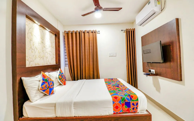 Fabexpress Sri Sai Suites