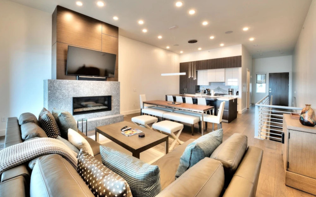 3br/3ba Stunning In Canyons Village 3 Bedroom Condo by RedAwning