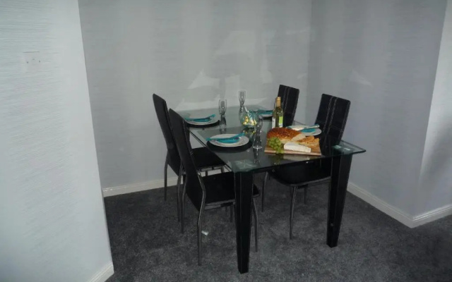 Paisley Central Apartment #3