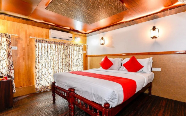 Oyo 24920 Indraprastha Royal Castle Sharing Houseboat
