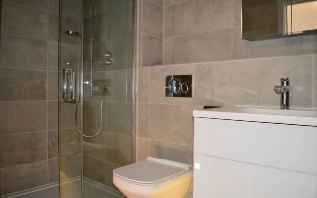 Modern 2 Bedroom Central Manchester Apartment