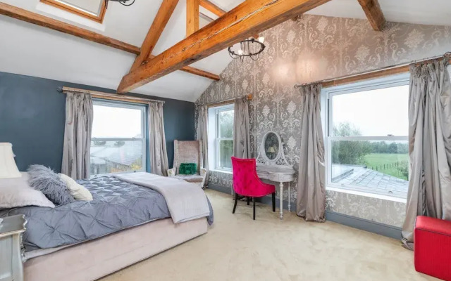 Country Farmhouse, Sleeps 13 & New 8seater Hot Tub