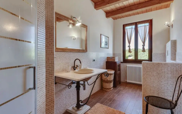 Villa in Piandimeleto With Pool & Sauna