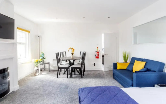 Beach View Luxury Apartment