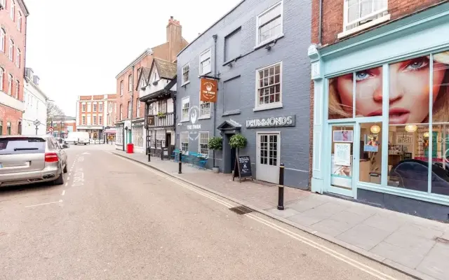 Worcester City Centre 1 Bed Apartment