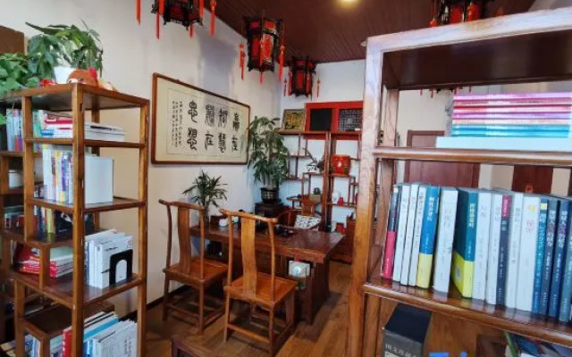 Rongfu Laozhai Hotel Close to Shichahai Scenic Area , Nanluogu Lane and Forbidden City