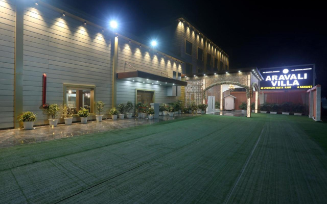 Hotel Luxe Opera NH8 - 7km from IGI Delhi Airport