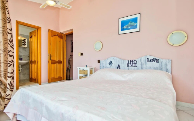 Amazing Home in Smricevica With Wifi and 6 Bedrooms