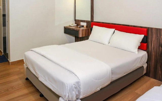 OYO 90027 Happy Hotel