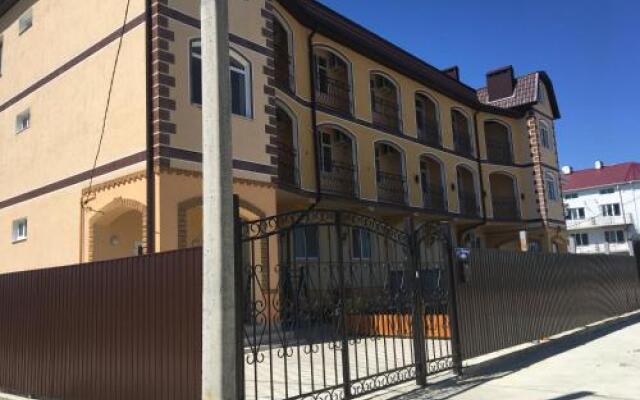 Гостиница Viktoriya Guest House в Анапе отзывы, цены и фото номеров - забронировать гостиницу Viktoriya Guest House онлайн Анапа вид на фасад