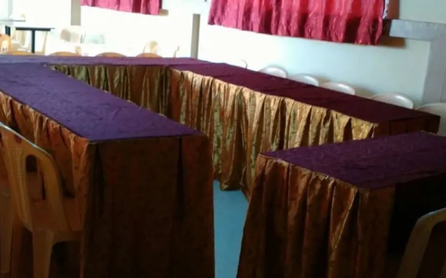 Coconut Palm Hotel