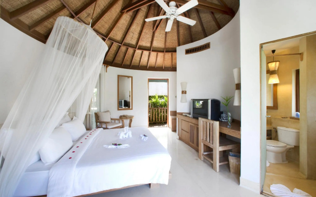 Aana Resort & Spa
